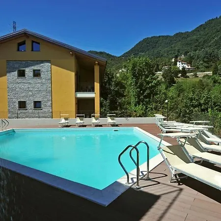 Sleeps 4 Pool