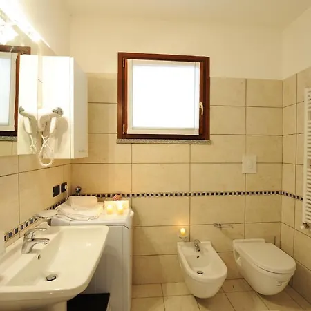 Sleeps 4 Pool דירה *